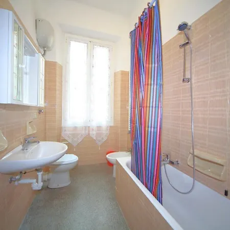 Hanbury 10 アパート アラッシオ